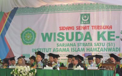 Rektor Institut Agama Islam Hamzanwadi pancor mewisuda 390 lulusan Program Sarjana