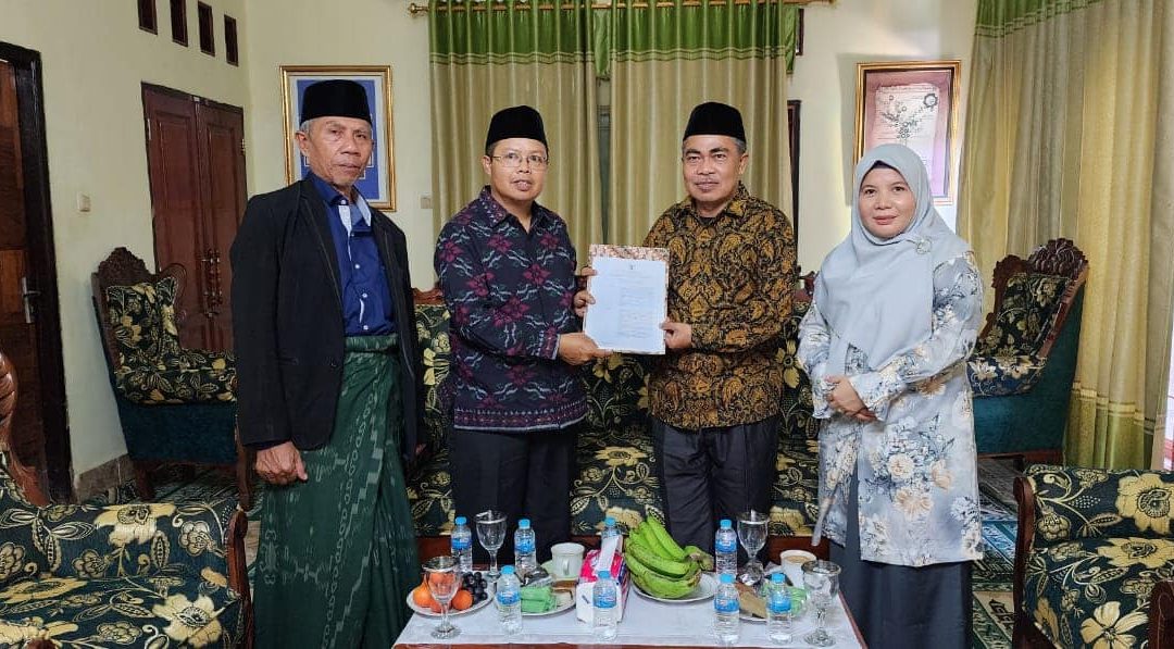 Serah Terima SK Pembukaan Program Studi Magister (S2) Studi Islam IAI Qamarul Huda Bagu Lombok Tengah